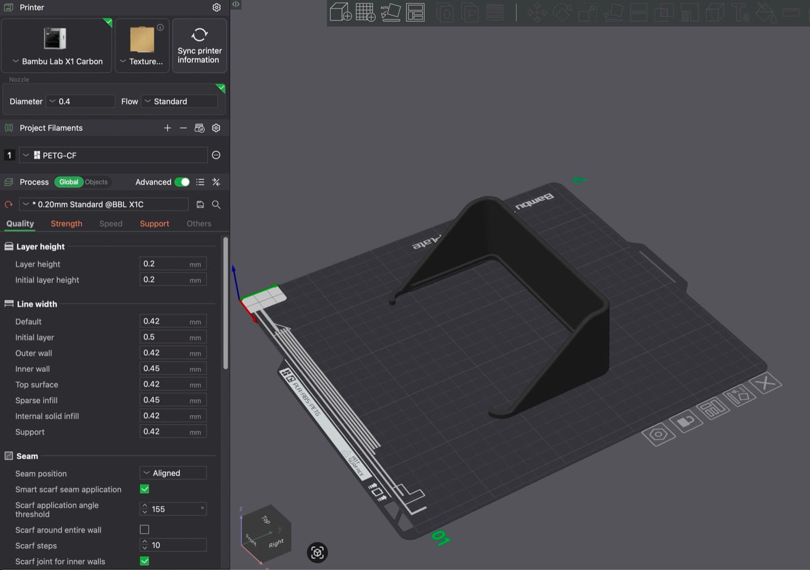 Model osłony w slicerze Bambu, filament PETG-CF.